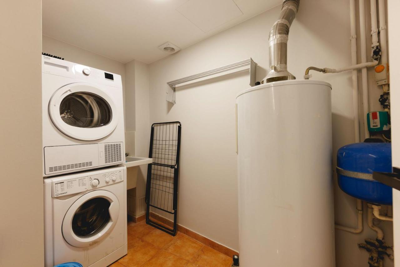 Bravissimo Cort Reial Duplex, Spacious With 3 Bedrooms Girona Ngoại thất bức ảnh